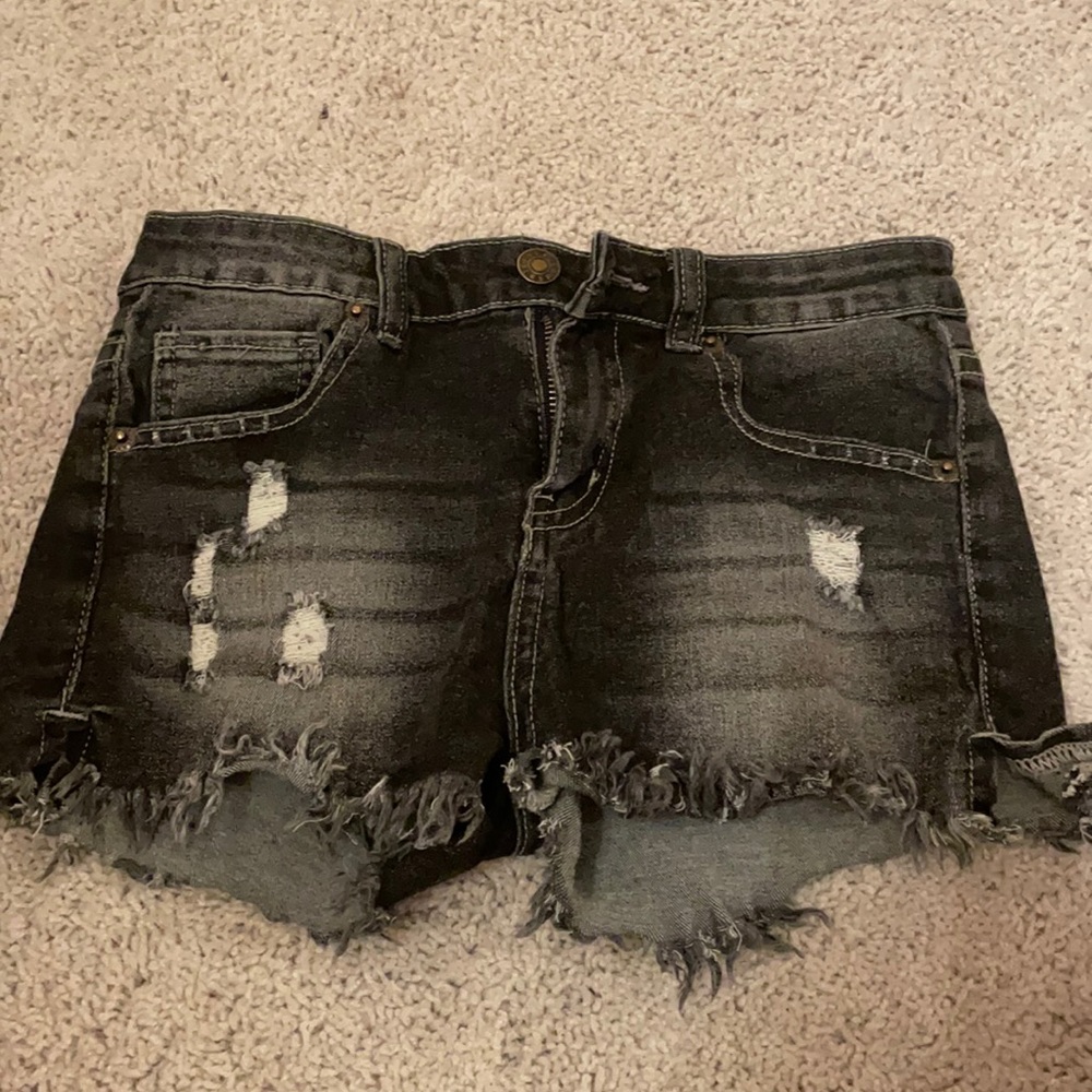 Black jean shorts!!